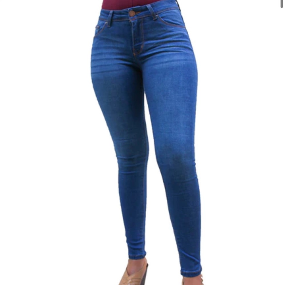 NWT- women jeans size 11/30, stretchy, butt lift, brand new